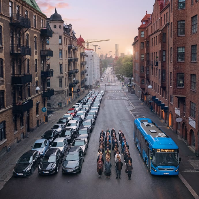 I en ny provåkarkampanj har Västtrafik låtit sig inspireras av den ikoniska bilden med bussen som symbol för framkomlighet. Foto: Daniel Blom