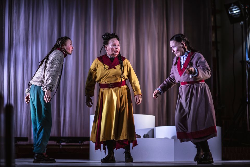 Marja Utsi, Åsa Simma, Cecilia Persson, Ursäkten 2025