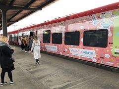 Västgötaturen-tåg på perrong 01 Fotograf: Jennie Renström