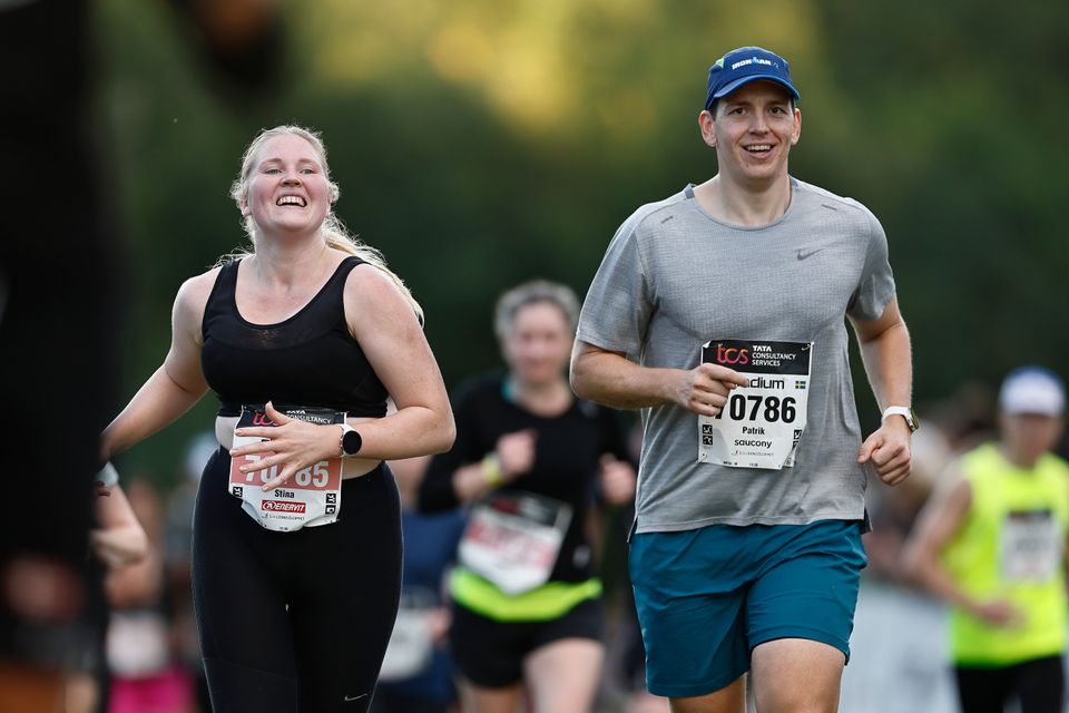 Lidingöloppet löpare kvinna och man