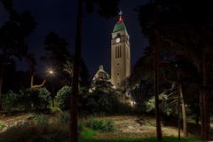Sundbybergs kyrka med den omgivande parken, foto: Erik Hagström