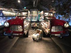Stockholm Toy Museum har mer än 40 000 leksaker samlade i det 25 000 kvadratmeter stora bergrummet.