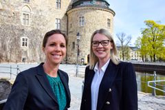 Maria Rommerud, ordförande i Familjen Alvenius stiftelse,  och Marie Svensson, stiftelseansvarig Nyckelfonden. Foto: Elin Abelson.