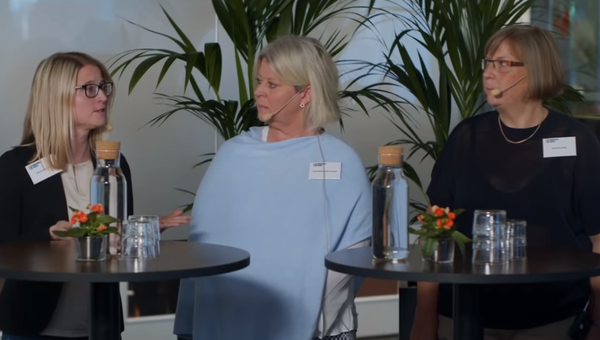 Helena Brändström, SKL, Camilla Waltersson Grönvall (M) och Marianne Jarfelt, ansvarig för uppföljningsmottagningen i Göteborg i panelsamtal vid lanseringen av Barncancerrapporten.