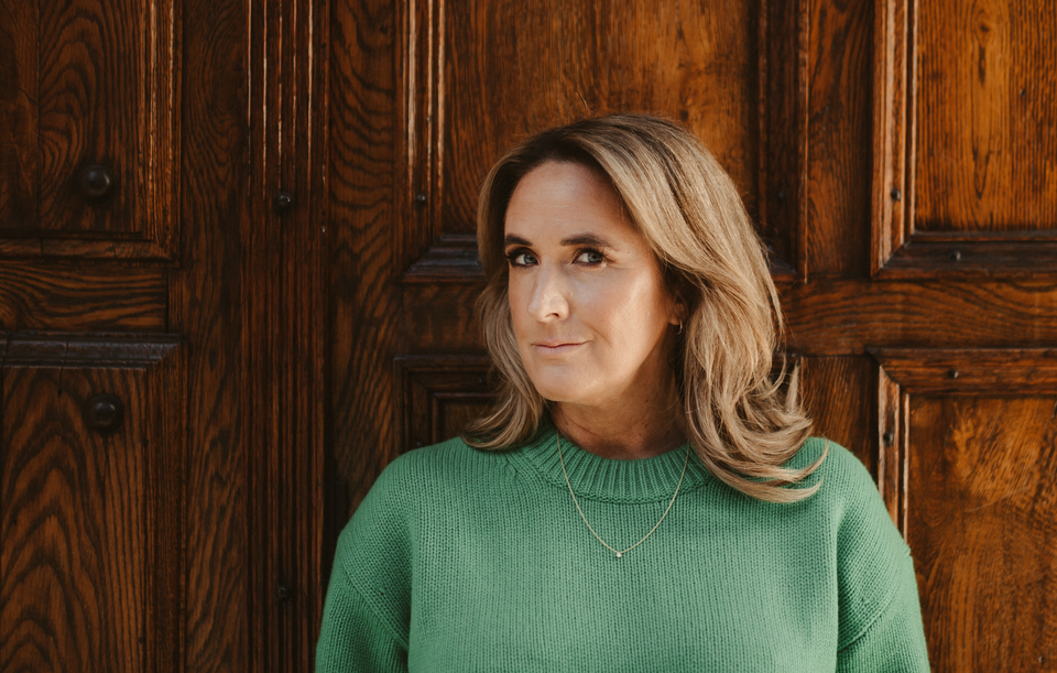 Denise Rudberg gör upp med överklassens pressande elitism i ny roman