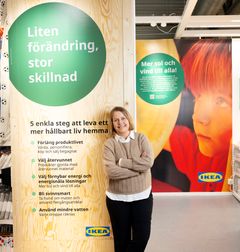 Nina Fall, affärspartner för hållbarhet på IKEA Sverige, i den helt nya hållbarhetsbutiken i varuhuset i Helsingborg.  
Foto: Andreas Offesson.