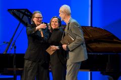 Architect Anna Chavepayre in the between commissioners Birgitta and Staffan Burling. Photo: Jonas Malmström