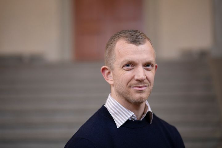 "Insynen i de privata vårdbolagen måste bli bättre", menar Jonas Lindberg (V).