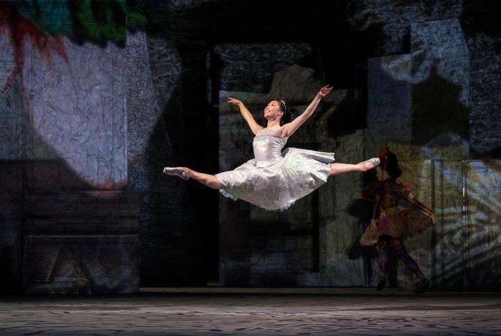 Madeline Woo som Askungen. Askungen, Kungliga Baletten. Foto Kungliga Operan/Carl Thorborg