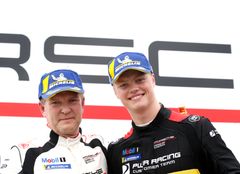 Vinnare i Masters Cup och Porsche Approved Cup i race 1. Fr.v: Magnus Öhman, Hugo Andersson. Foto: Åke Karlsson