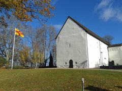 Askeby kyrka utanför Linköping var ursprungligen en klosterkyrka från tidig medeltid. Foto: Maria Bergendahl