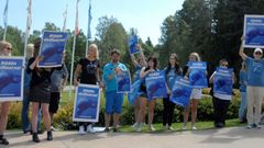 Demonstration utanför Kolmårdens djurpark med bland annat den före detta delfintränaren Ric O´Barry.