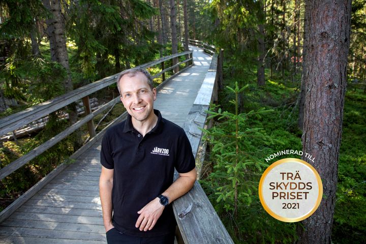 Den naturnära känslan är viktig för Jens Larsson, VD för Järvzoo, som uppskattar att parken nu är nominerat till årets Träskyddspris. Foto: Anna Simonsson