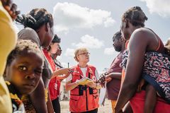 Svenska Röda Korsets delegat, Ulla-Greta Pettersson, på plats i Beira.