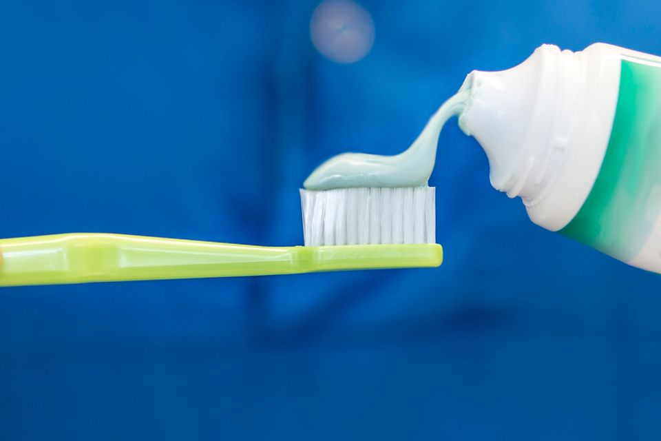 Tandborste med fluoridtandkräm