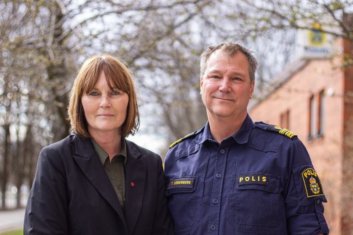 Eva Ullberg (S), kommunstyrelsens ordförande i Järfälla, och Torgny Söderberg, lokalpolisområdeschef Polismyndigheten.