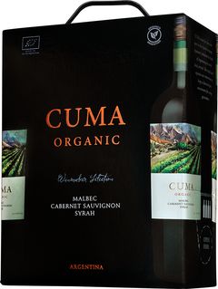 Cuma Organic Producent: El Esteco | Land: Argentina | Årgång: 2014 | Alkoholhalt: 13% | Druvor: Malbec 65%, Cabernet Sauvignon 20%, Syrah 15% | 300 cl box | Pris: 228kr | Art.nr: 2698 | Lansering: 1 september 2015