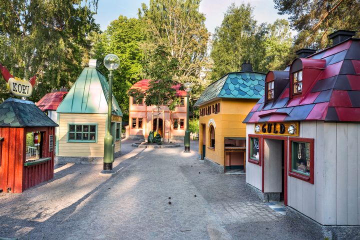 Årets vinnare av Huddinges byggnadspris är Härbreparken i Skogås. En fantasifull park baserad på böckerna om Lasse-Majas detektivbyrå.  Foto: Håkan Lindgren.
