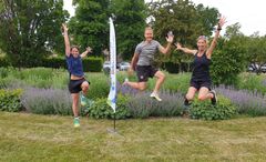 Fysioterapeuter i Region Örebro län leder träningspass för alla i sommar. Foto: Region Örebro län