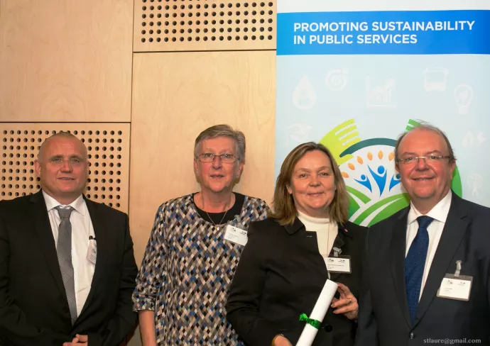 På bilden syns Badchef Vladimir Berglund, Birgitta Svenson-Fyrishovs styrelse, VD Liisa E Hundertmark samt Pascal Bolo, ordförande CEEP France.