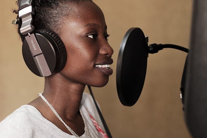 Penda, med artistnamnet Sister Penza, kämpar för att vara en röst för flickors lika villkor.