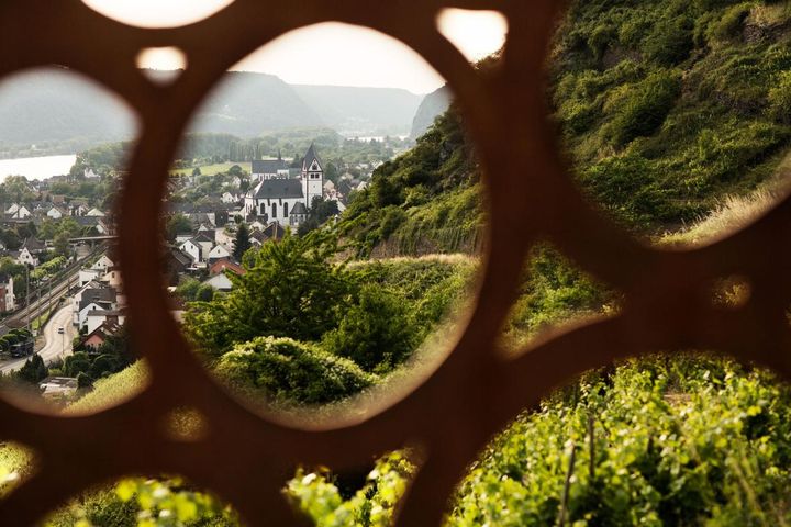 Vinregionen Mittelrhein: vy över Leutesdorf.  FOTO: © Deutsches Weininstitut GmbH (DWI)