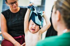 I Sverige erbjuds idag barn och ungdomar vaccinationer som ger skydd mot elva sjukdomar. Foto: Johan W Avby