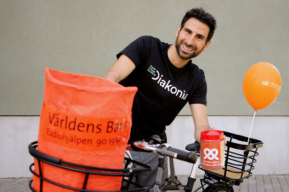 Stephan Wilson cyklar för Världens barn 