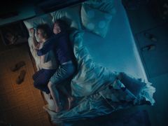 I en ny global kampanj låter IKEA sig inspireras av naturfilmernas värld och tar sig en närmare titt på människors olika sovvanor och sovstilar.