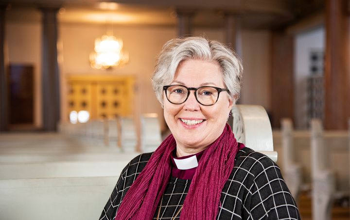 Eva Nordung Byström, biskop i Härnösands stift, välkomnar de nya översättningarna av kyrkohandboken. Foto: Kerstin Stickler/Härnösands stift