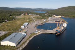 Närheten till Köpmanholmens hamn innebär ett gynnsamt läge för den nya etableringen. Foto: Örnsköldsviks kommun.