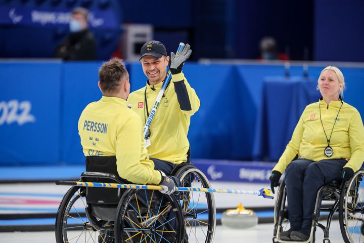 Det svenska lanslaget i rullstolscurling tog silver i Paralympics 2022 iklädda tävlingskläder från UNIQLO.