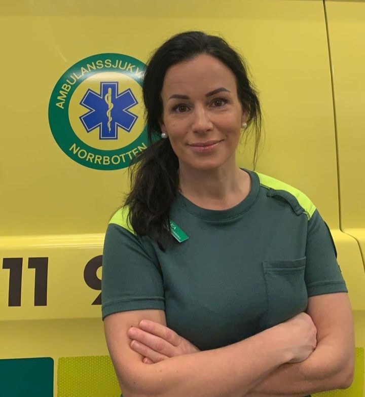 Erika Hubertsdotter är en av de ambulanssjuksköterskor som kommer sitta hos SOS alarm och bedöma patienter som behöver vård med ambulans.