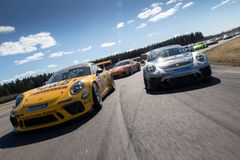 Lukas Sundahl (t.v.) och Robin Hansson är konkurrenternas favoriter till titeln i Porsche Carrera Cup Scandinavia 2019. Foto: Micke Fransson