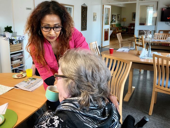 På Järfällas äldreboenden arbetar redan många undersköterskor, men genom äldreomsorgslyftet kan ännu fler bidra till ökad  kvalitet i omsorgen.