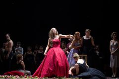 Agneta Eichenholz som Grete i Schrekers Der ferne Klang. Foto: Monika Rittershaus.