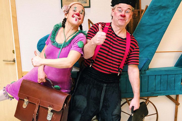 Sjukhusclowner, målarverkstad och leksaker i väntrum är några exempel på aktiviteter som Akademiska sjukhusets barnfond stödjer.