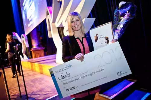 Christina Almtun, glad mottagare av priset för ”Årets innovation i försäkringsbranschen”
