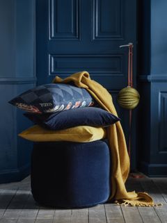 STOCKHOLM 2017 puff 1295:- SANDBACKA mörkblå.