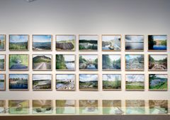 Fotografier av konstnären David Larsson. Fotografierna ingår i en installation som berättar om  Ångermanälven, vattenkraft och utvecklingen av Sverige under 1900-talet.