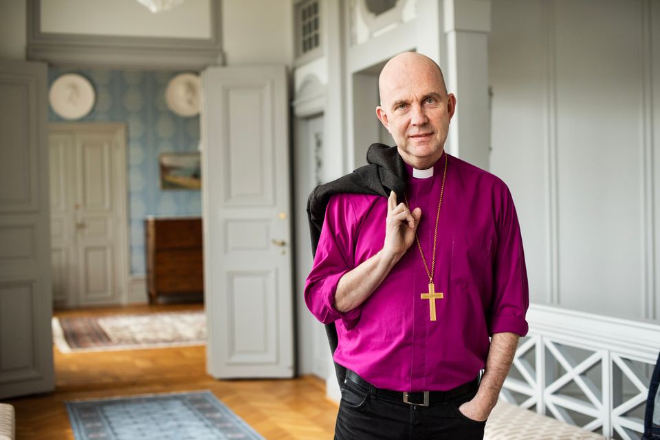 Biskop Fredrik Modéus liggande 8 - Foto Lina Alriksson