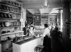Svenska hems matvarubutik, Karlbergsvägen 16, 1906. 