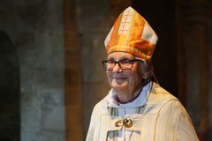 Biskop emerita Christina Odenberg i Lunds domkyrkas krypta. Foto: Camilla Lindskog