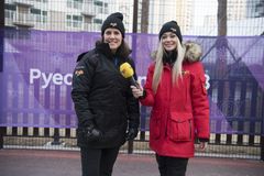 SportExpressen TV:s programledare på plats i Sydkorea Tess Ulander och reporter Anna Friberg.