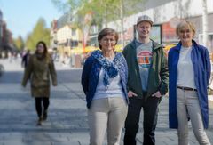Katarina Glas, Svenska kyrkan, Nils Rådström, Röda Korset, och Ulla-Britt Kullh, Frivilligcentralen, är glada och tacksamma över samarbetet ”Tillsammans i Umeå” coronapandemin.