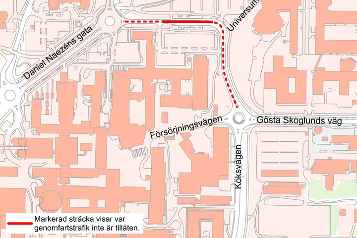 Kartan visar den del av vägen där det kommer att råda genomfartsförbud (heldragen röd linje). Streckad röd linje markerar var det är möjligt att köra in för att nå parkeringsplatserna i området.