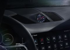De Cayenne Platinum Edition-modeller som inte har Sport Chrono-paket som standard eller tillval levereras med en analog klocka på instrumentbrädan.