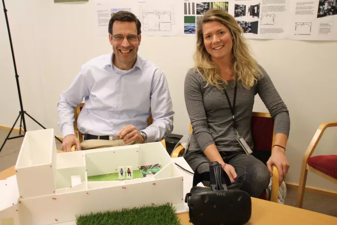 Bild: Johan Böök och Louise Boström är projektledare för Tekniska verken i Vallastaden.