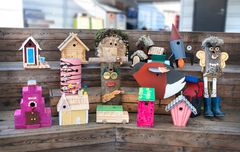 Alla 15 finalistbidragen till SM i fågelholk 2023.