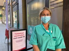 Martina Meyer, vaccinationssjuksköterska och ansvarig för vaccinationen vid Aleris Hötorget är mycket glad att äntligen ha öppnat vaccinationen mot covid-19.